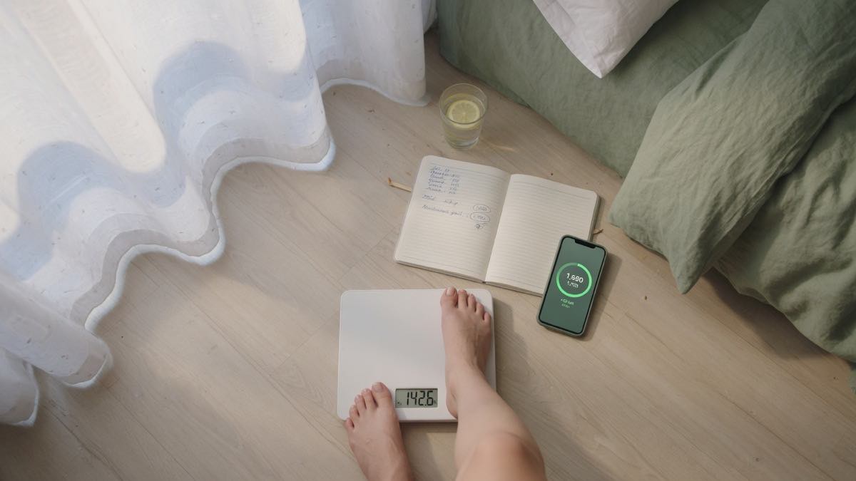 Morning weigh-in with food diary and calorie ring while finding maintenance calories